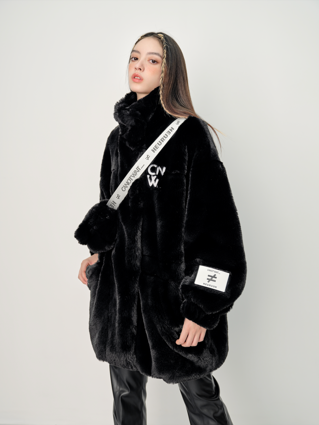 HEURUEH x CANOTWAIT_ Faux Fur Bum Bag